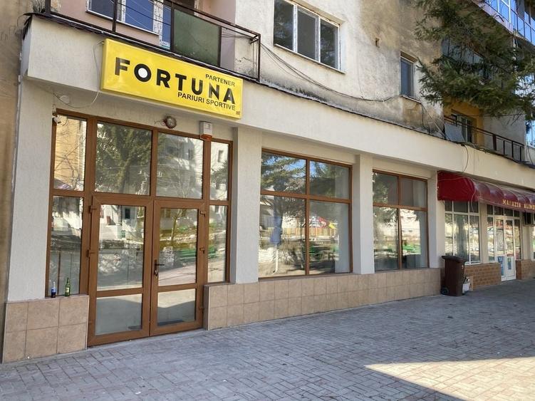 Spațiu comercial, de 60 mp, în Bala