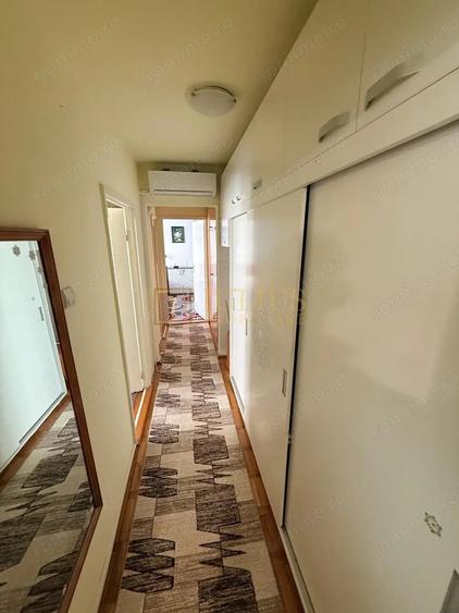 Apartament cu 3 camere semidecomandat în Girocului