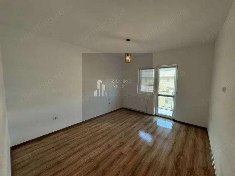 Apartament cu 3 camere semidecomandat în Metalurgiei