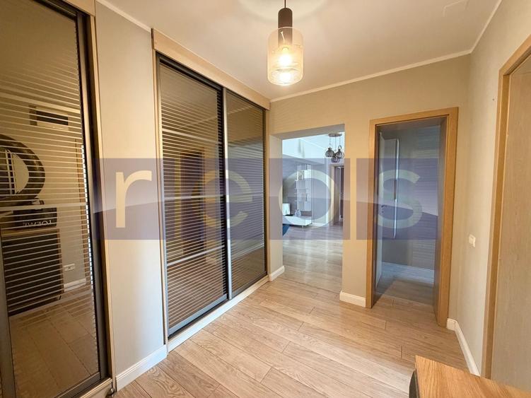 Apartament cu 4 camere decomandat, mobilat în P-ța Victoriei