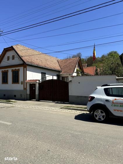 Casă cu 4 camere cu Teren 1462 Mp în Bazna