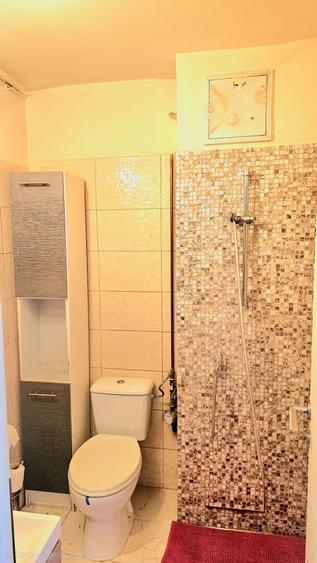 Apartament cu 3 camere semidecomandat în Mofleni