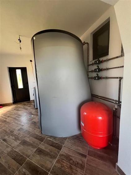Casă individuală cu 5 camere cu Canalizare în Central
