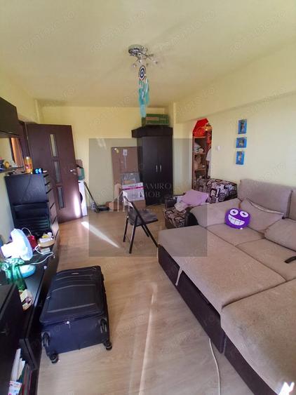 Apartament cu 3 camere semidecomandat în Gorjului