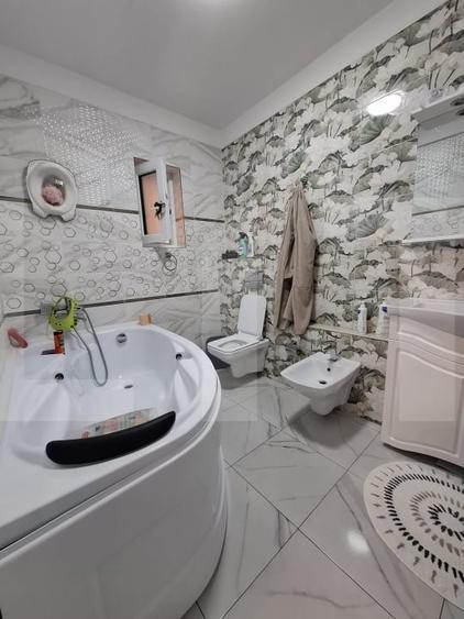 Casă individuală cu 6 camere cu Canalizare în Central