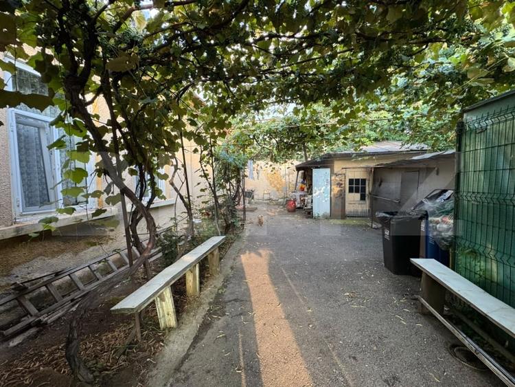 Casă cu 3 camere cu Canalizare în Central