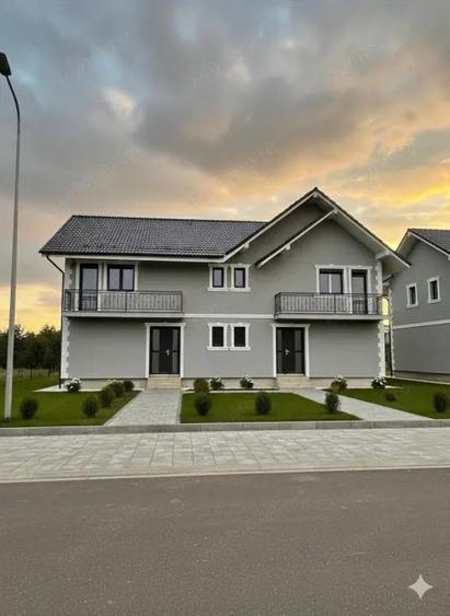 Vand duplex la cheie - suprafa?a utila este de 110 m2 , 3 dormitoare - 7