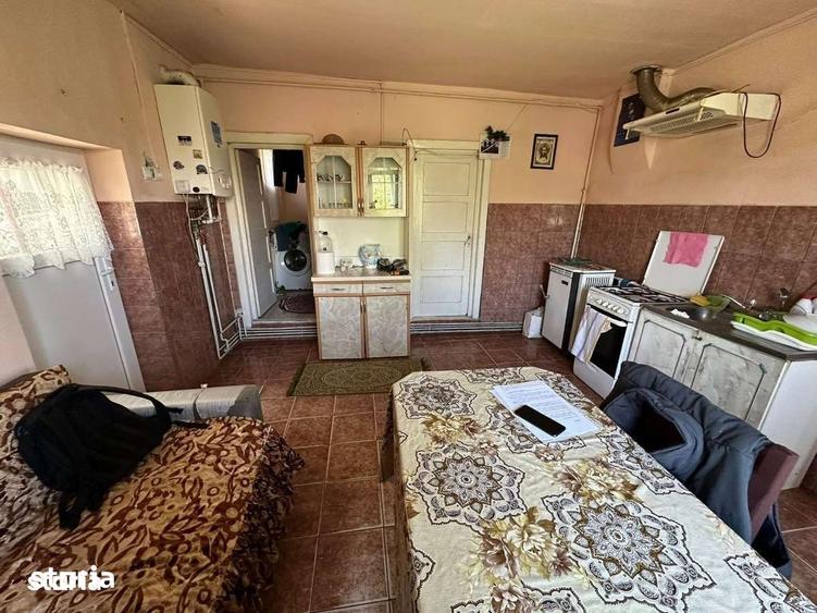Casă cu 2 camere cu Teren 2982 Mp în Adămuș