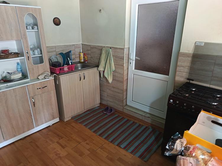 Casă cu 4 camere cu Teren 2000 Mp în Zănești