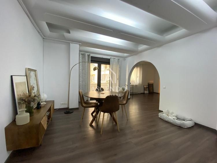 Apartament cu 4 camere semidecomandat, mobilat în Arcul de Triumf