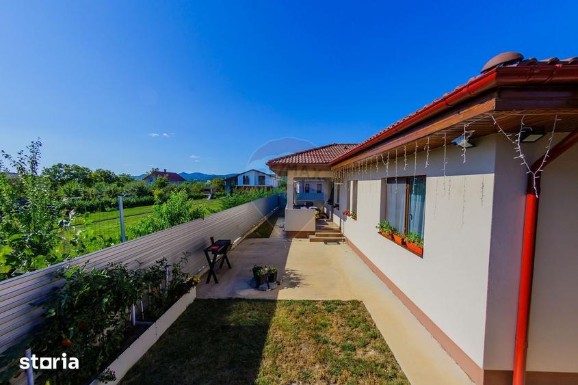 Casă cu 4 camere cu Teren 600 Mp în Recea
