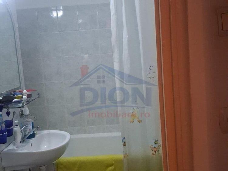 Apartament cu 3 camere decomandat în Drumul Taberei