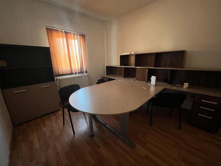 Birou, de 220 mp, în Iosia