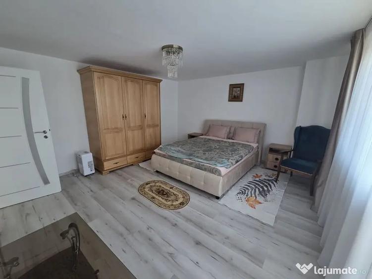 Casă cu 8 camere cu Teren 1500 Mp în Rediu