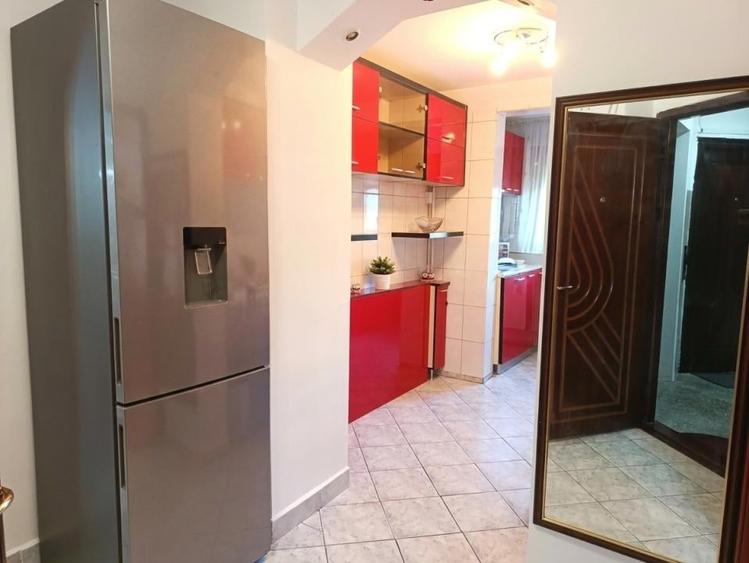 Apartament cu 2 camere decomandat în Titan