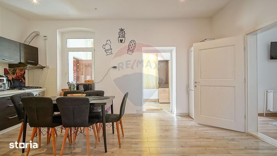 Casă cu 6 camere cu Teren 700 Mp în Ultracentral