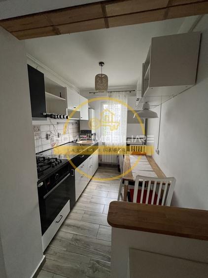Apartament cu 3 camere semidecomandat, mobilat în Podu Roș