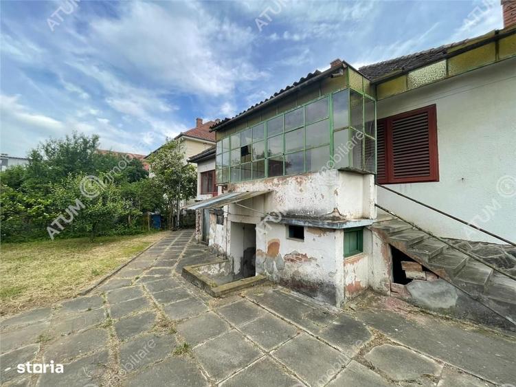 Casă cu 4 camere decomandat în Sub Arini