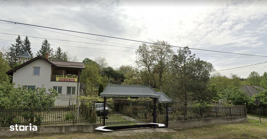 Casă cu 10 camere cu Teren 1087 Mp în Poienari
