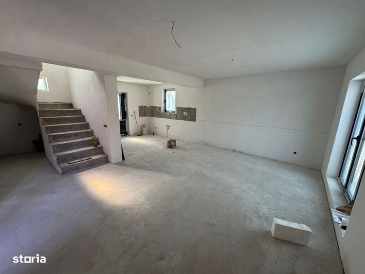 Casă cu 4 camere în Ghioșești