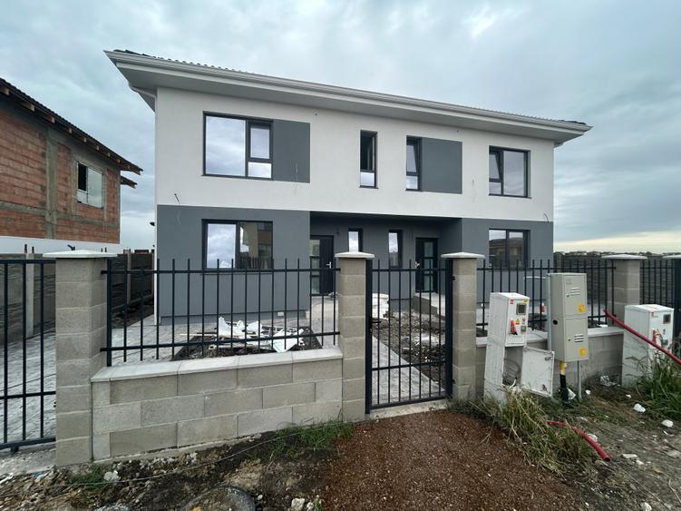 Duplex cu 4 camere cu Canalizare în Moșnița Veche