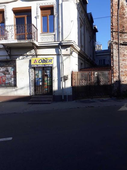 Casă cu 4 camere decomandat în Matei Basarab