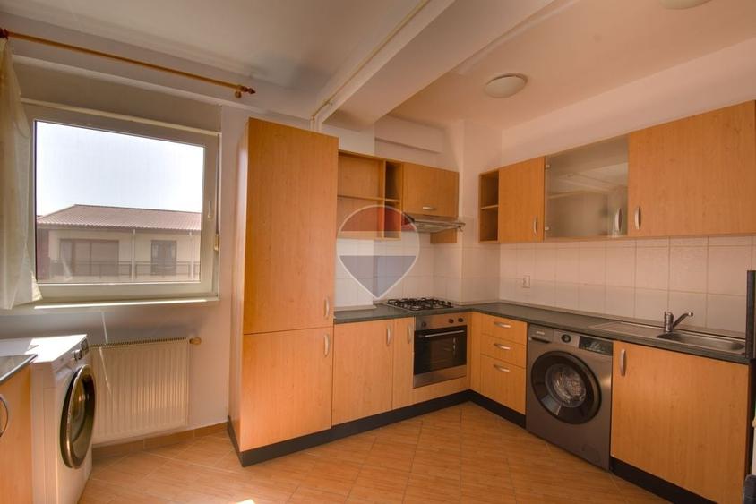 Apartament cu 4 camere decomandat, mobilat în Aradului