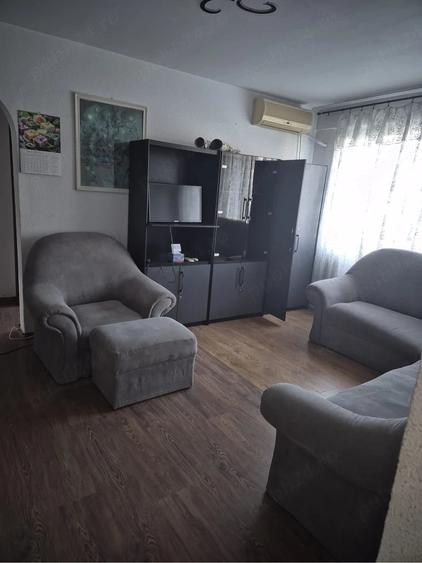 Apartament cu 3 camere semidecomandat în Titan