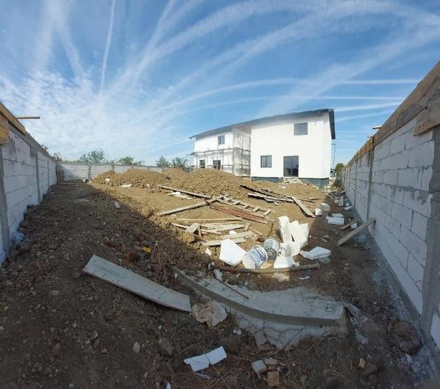 Casă cu 5 camere cu Teren 500 Mp în Vârteju