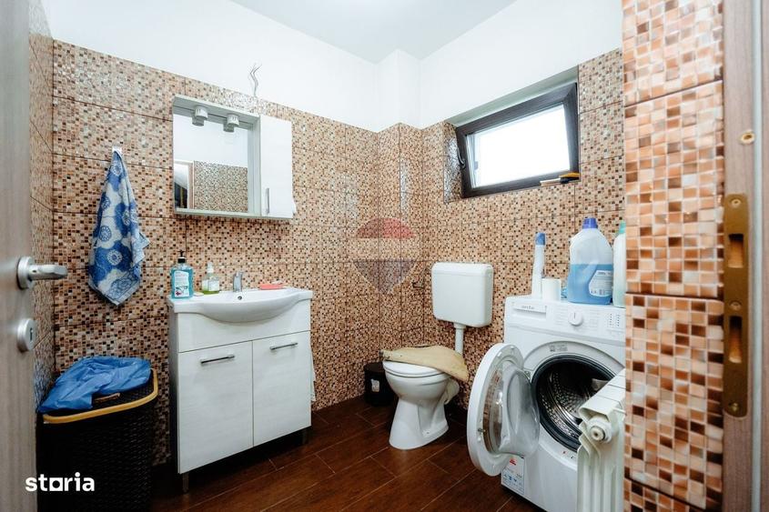 Casă cu 4 camere în Piscani