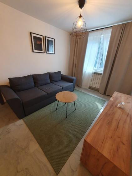 Apartament cu 2 camere semidecomandat, mobilat în Micro 9