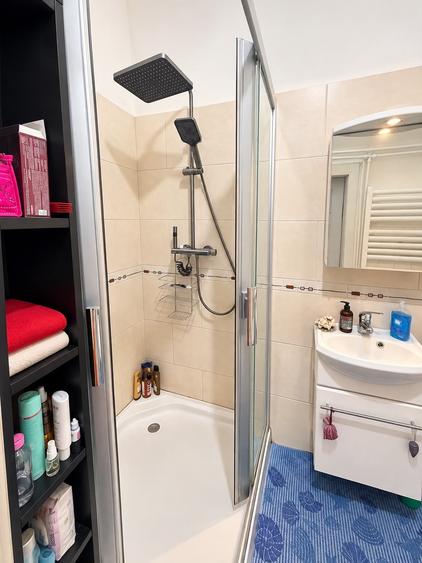 Apartament cu 3 camere semidecomandat în Central