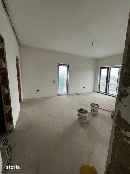 Apartament cu 5 camere decomandat în Remetea