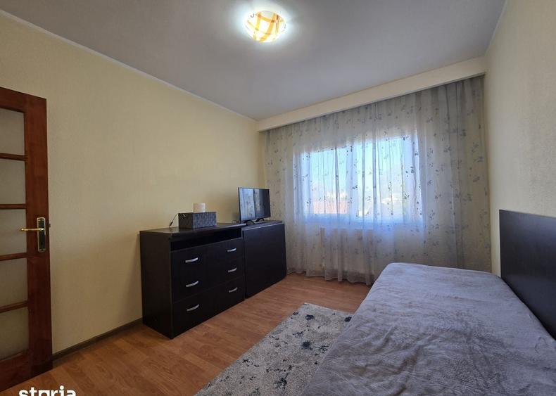 Apartament cu 3 camere decomandat, mobilat în Piața Centrală