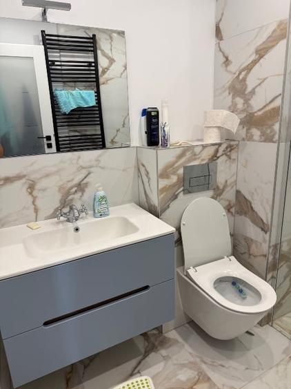 Apartament cu 5 camere decomandat, mobilat în Spitalul Județean