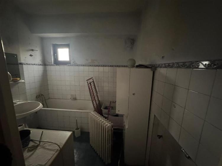Apartament cu 4 camere decomandat în Armeneasca