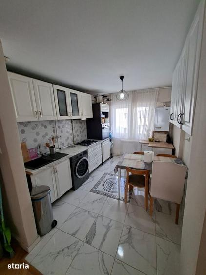 Apartament cu 4 camere decomandat în Central