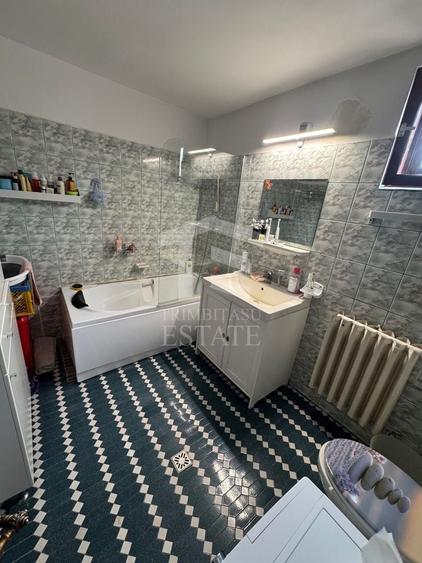Casă individuală cu 6 camere cu Canalizare în Bucureștii Noi