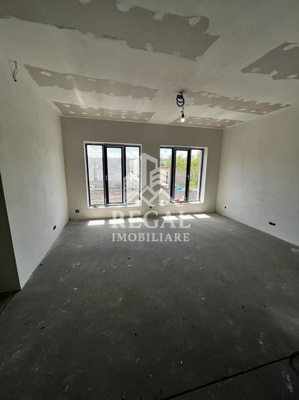 Casă individuală cu 3 camere cu Canalizare în Central