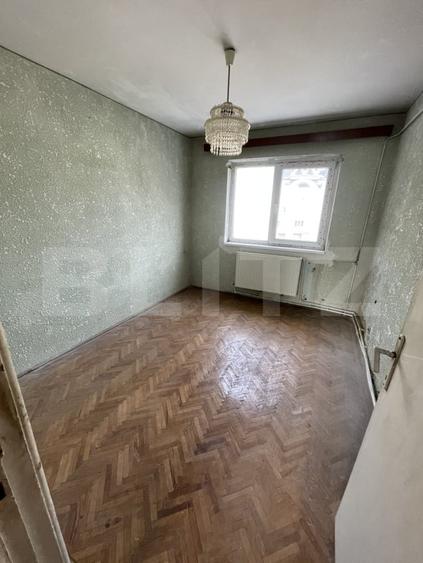 Apartament cu 3 camere semidecomandat în Central