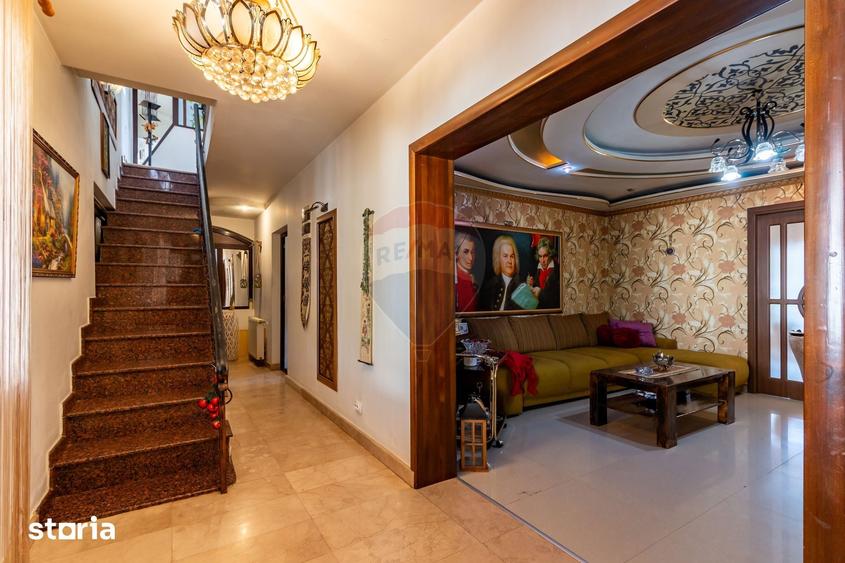 Casă cu 6 camere cu Teren 469 Mp în Central