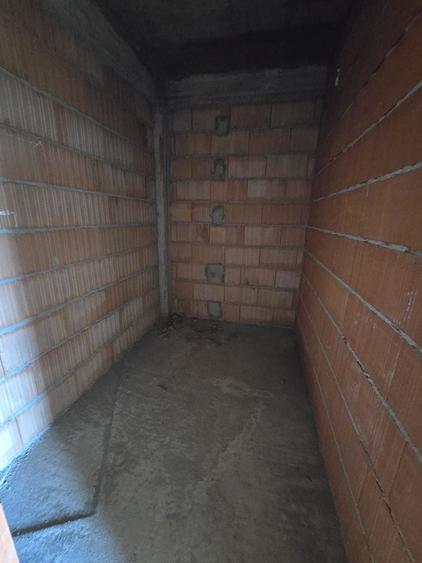 Apartament cu 2 camere semidecomandat în Moșnița Nouă