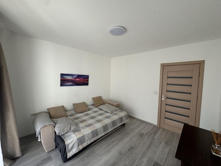 Apartament cu 3 camere semidecomandat, mobilat în UTA