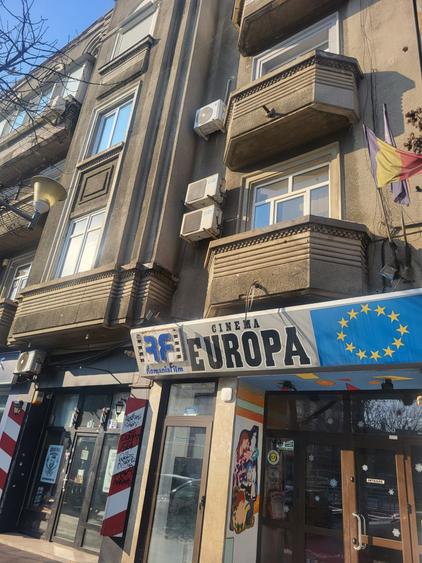 Apartament cu 3 camere semidecomandat în Armeneasca