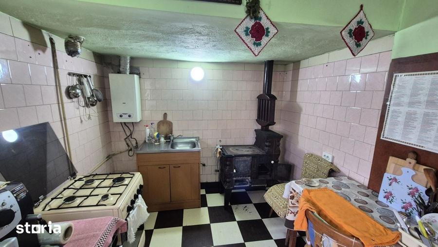 Casă cu 5 camere cu Teren 554 Mp în 9 Mai