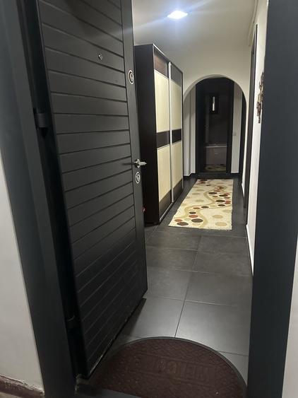 Apartament cu 3 camere decomandat în Exterior Vest
