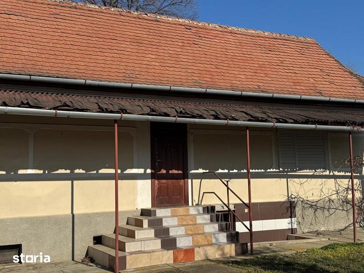 Casă cu 2 camere cu Teren 1240 Mp în Central