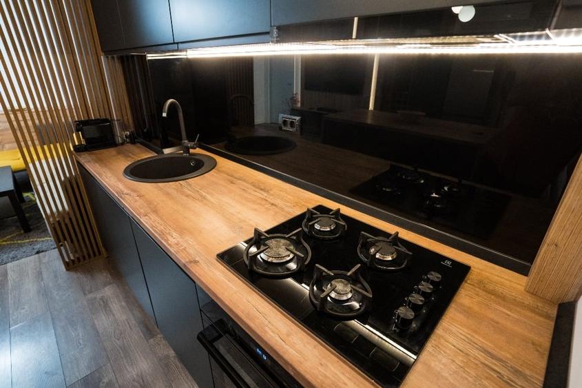 Apartament cu 2 camere semidecomandat, mobilat în Central