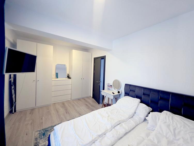 Apartament cu 2 camere decomandat în Tractorul
