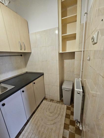 Apartament cu 2 camere semidecomandat, mobilat în P-ța Victoriei
